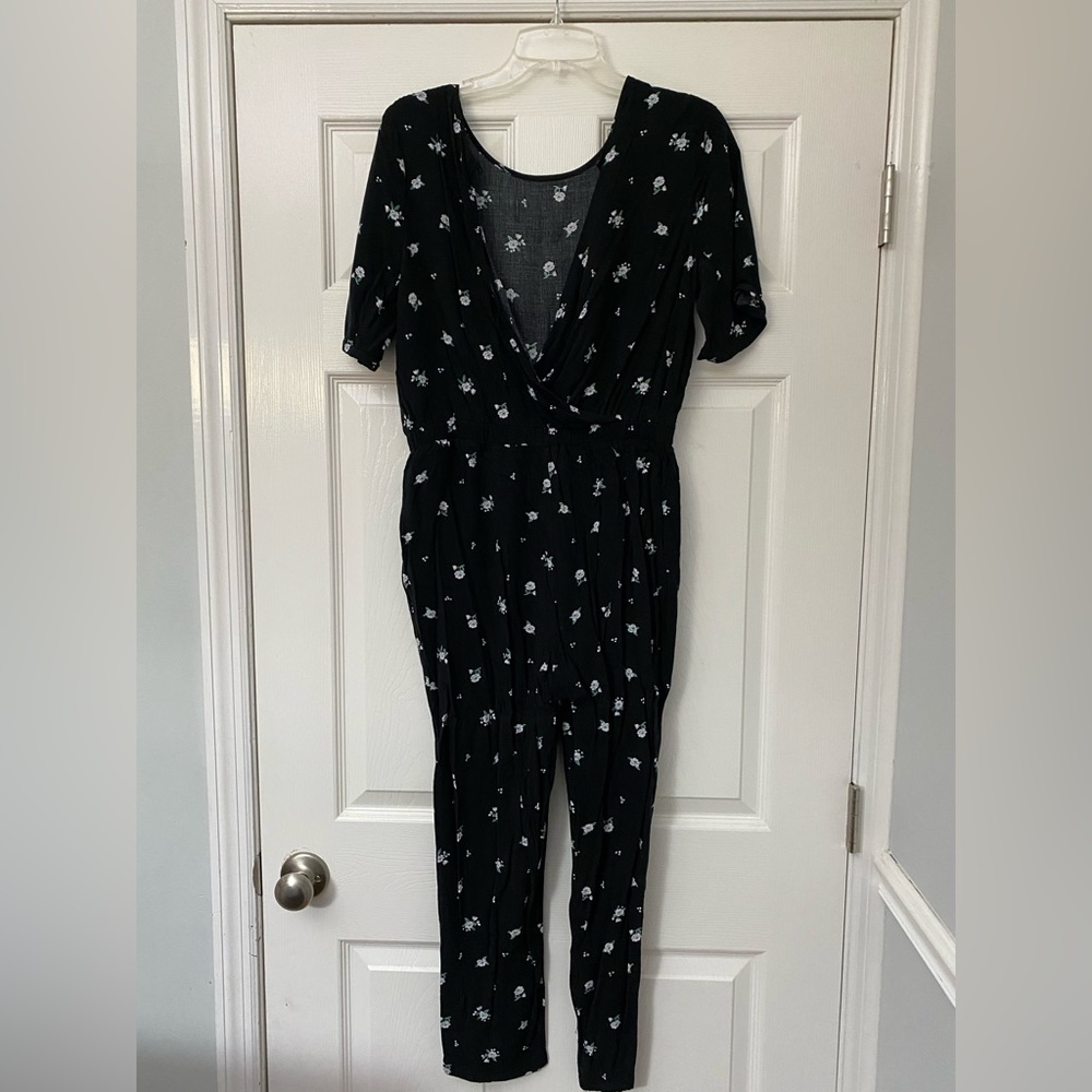 Black and Floral Old Navy Jumpsuit w/ Envelope Back, Medium
